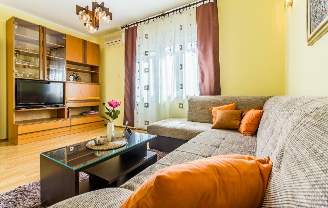 Pula Apartment Exterior photo